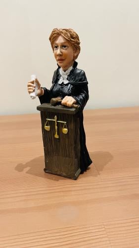 تمثال المحامية ⚖️️