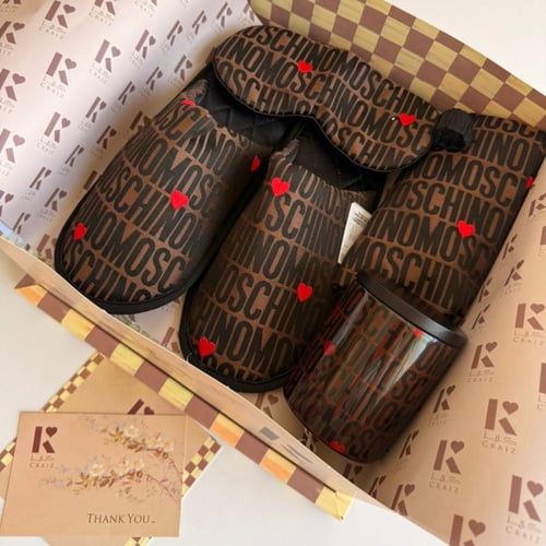MOSCHINO Luxury Taste