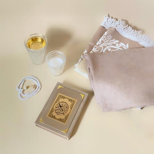 هديه مع تقدير وحب