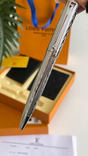 طقم هدية رجالية من لويس فيتون