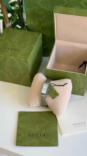 ساعه قوتشي فضي شامل الملحقات