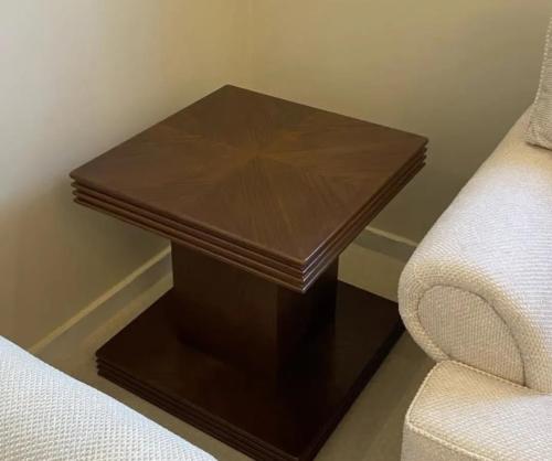 طاوله جانبيه خشب قشره الجوز