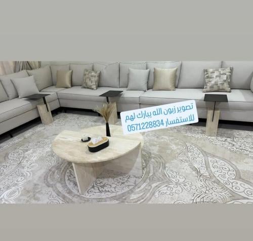 طقم طاولات رخام ترفنتيوم 1+4