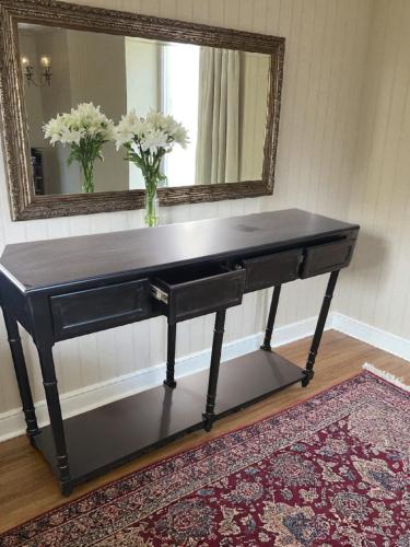 مدخل استقبال من الخشب الاسود الفاخر مع 4ادراج