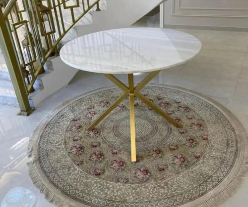 طاوله صاله بديل الرخام مع حديد ذهبي