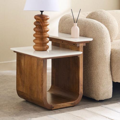 طاوله جانبيه بتشكيله حديثه وراقيه من الرخام الطبيع...