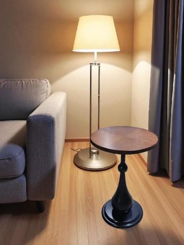 طاوله جانبيه ( زاويه) خشب قشره الجوز