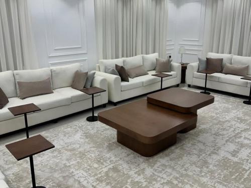 طقم طاولات كنب مرتفع فاخر (2+6)