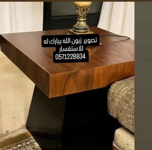 طاولة زاوية خشب قشره الجوز