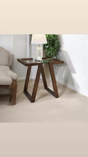 طاوله زاويه جزاز مع خشب