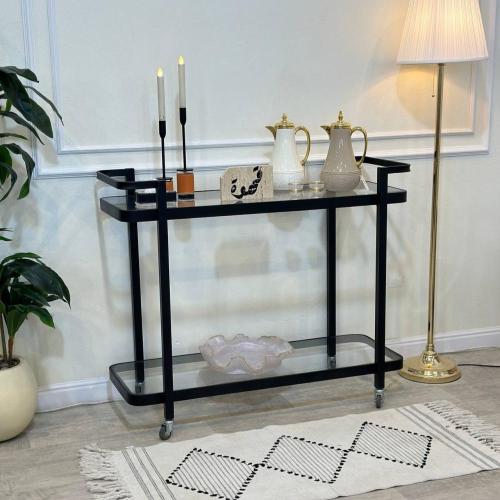 عربية تقديم دورين حديد اسود