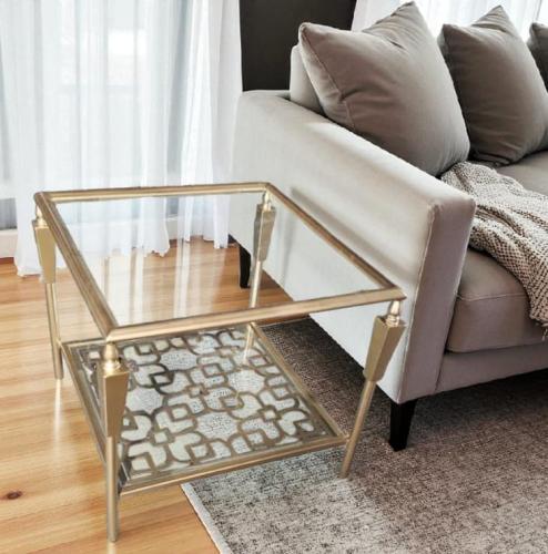 طاوله زاويه حديد نحت ليزر مع جزاز