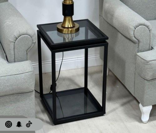 طاوله جانبيه دورين جزاز مع مرايا اسود