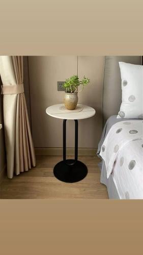 طاولة جانبيه بديل الرخام شكل انيق