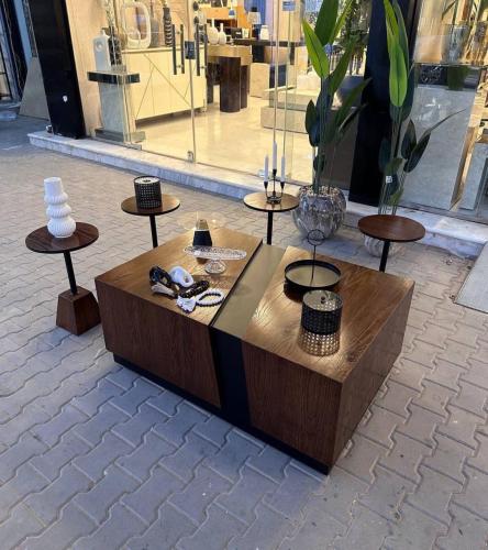 طقم طاولات خشب سنديان (1+4)