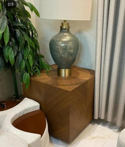 طاوله جانبيه خشب قشره الجوز