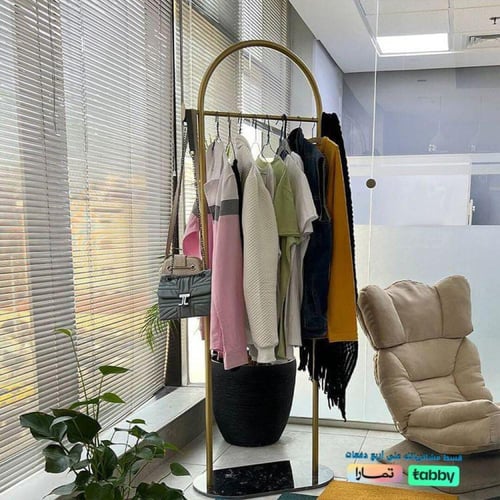 حامل معاطف ذهبي عصري وبسيط بقاعدة رخامية، مناسبة ل...