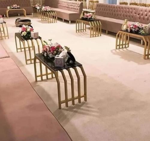 طاوله خدمه كنب مرتفع جزاز مع حديد شكل جميل