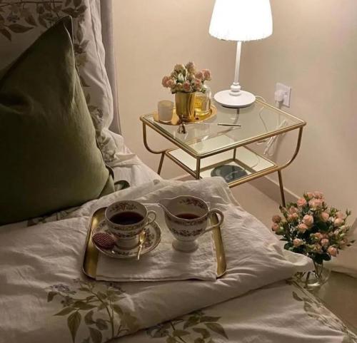 طاولة كوميدينا الجانبيه