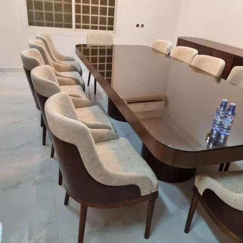 طاولة طعام خشب قشره الجوز 12كرسي ملكي