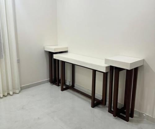 مدخل استقبال + ٢طاوله جانبيه