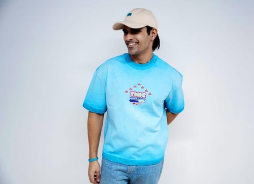 تيشيرت عصري للجنسين