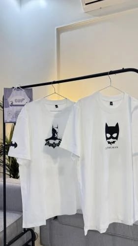 T-shirts cables for Batman and Catwoman