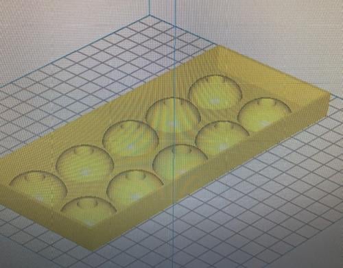 قالب نصف دائرة بفتحة من الوسط