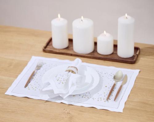 Dots placemat and napkin