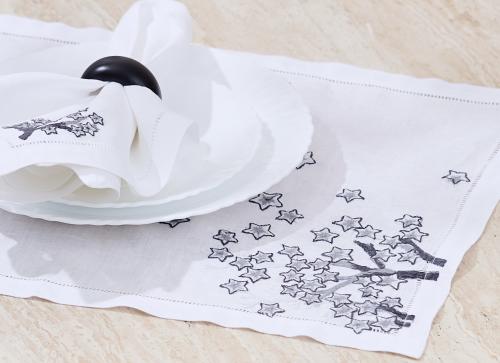 Black stars placemat and napkin