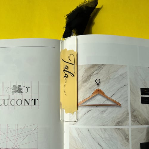 فواصل كتاب أكريليك - تصميم خاص