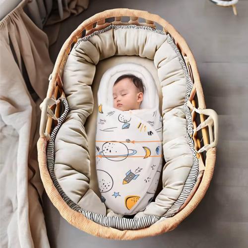 بطانية لف الرضع مع حشوه عند الرأس