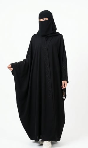 "Layal" Bisht – lightness of the fabric and the ma...
