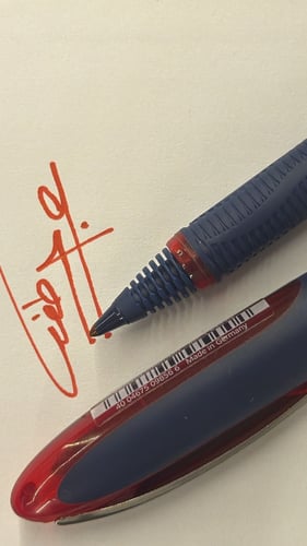 قلم توقيع شنايدر احمر