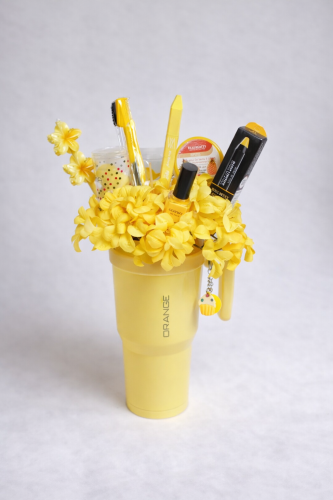 Code 20260202 gift cup thermal keeper with various products / yellow