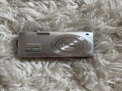 NIKON CoolPix s3300