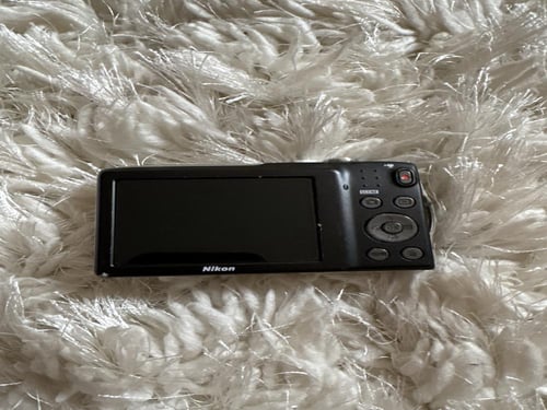 NIKON CoolPix s3300