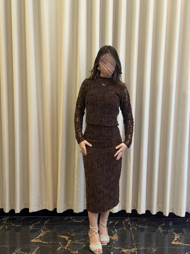 طقم شتوي قطعتين بياقة عالية و أكمام طويله