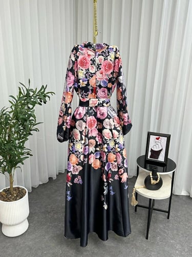 فستان الورد راقي وفخم