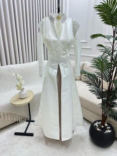 فستان تطريز كم طويل