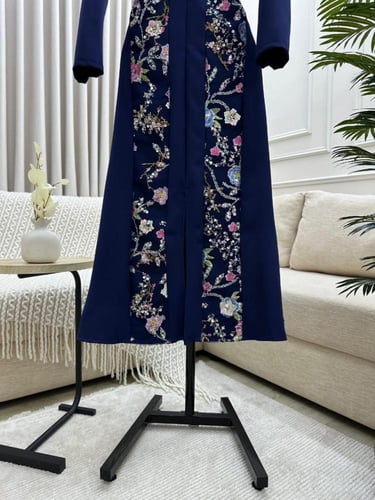 فستان كم طويل كلفه