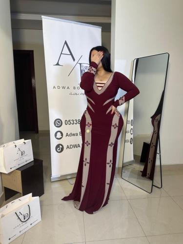 Stretch mask burgundy color with crystal not ready tailoring and may take from 7 days to 10
