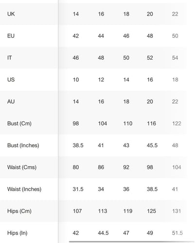 توب كريمي بأكمام منفوخة