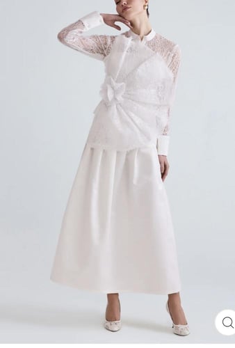 طقم تنورة وقميص وتوب Lace shirt and skirt set