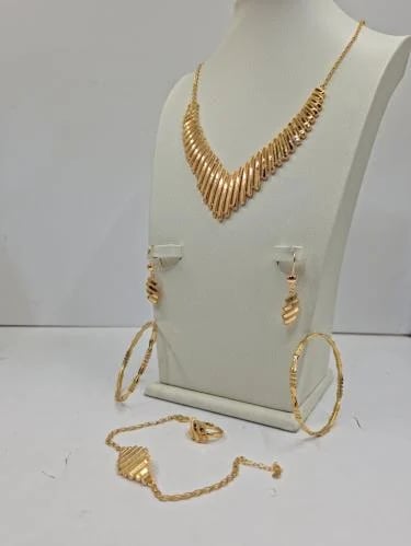 طقم شلال الذهب