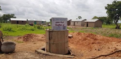 حفر بئر سطحي في دولة البنين بالدلو