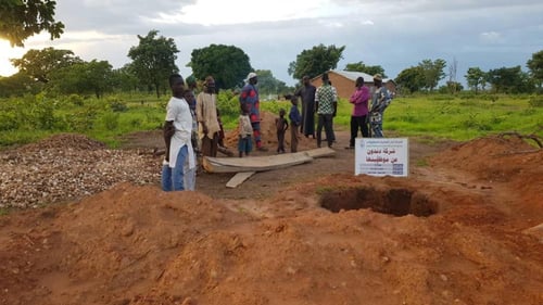 حفر بئر سطحي في دولة البنين بالدلو