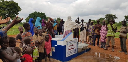 حفر بئر سطحي في دولة البنين بالدلو