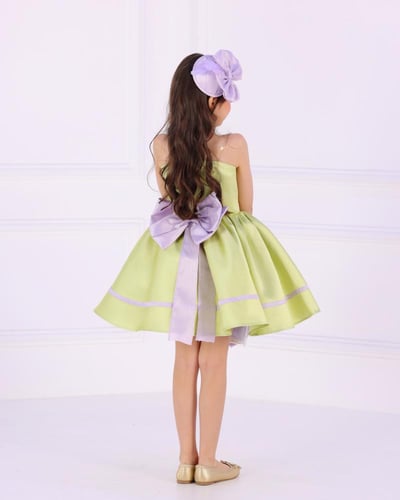 فستان بلون التفاحي