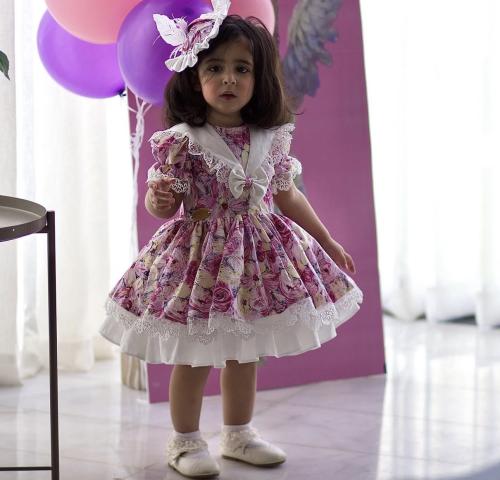 فستان باللون زاهيه